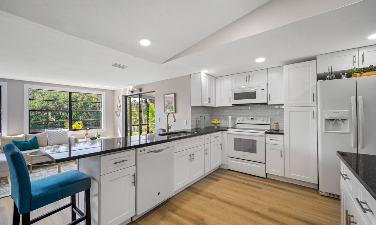 Old Grove House | Peaceful waterfront on Cotee River > Gulf: Dolphins & Manatees