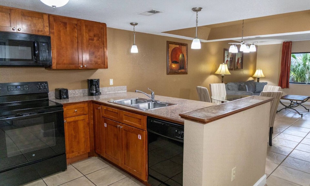 Kissimmee Hotel | Perfect Choice For Your Family Vacation! Fully Kitchen, Pool, Free Parking
