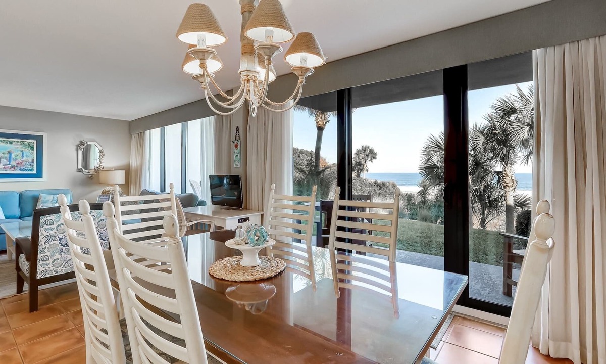 Fernandina Beach Condo | Pet Friendly 2 Bedroom Villa w/Pool - Captain's Court