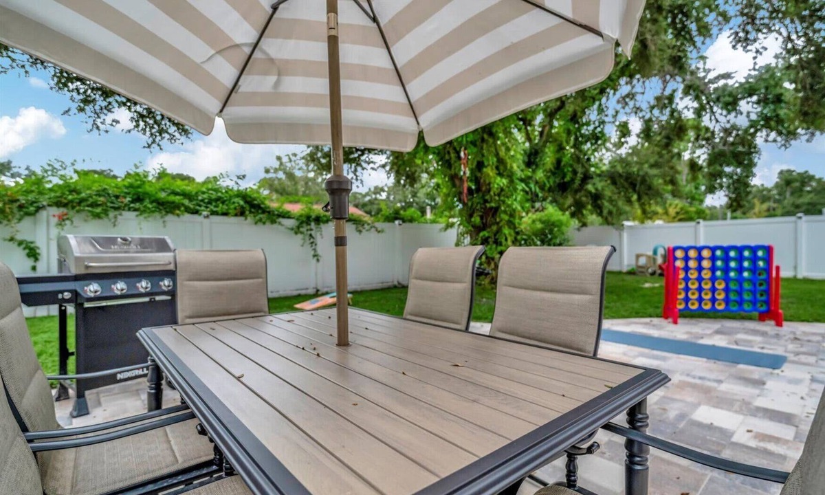Seminole House | Pet Friendly 2B | Backyard BBQ & Yard Games!