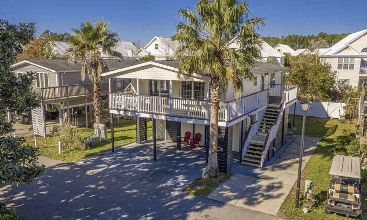 Garden City House | PET FRIENDLY - 2Bdrm/1Bath home in Oceanside Village! Close to Pool