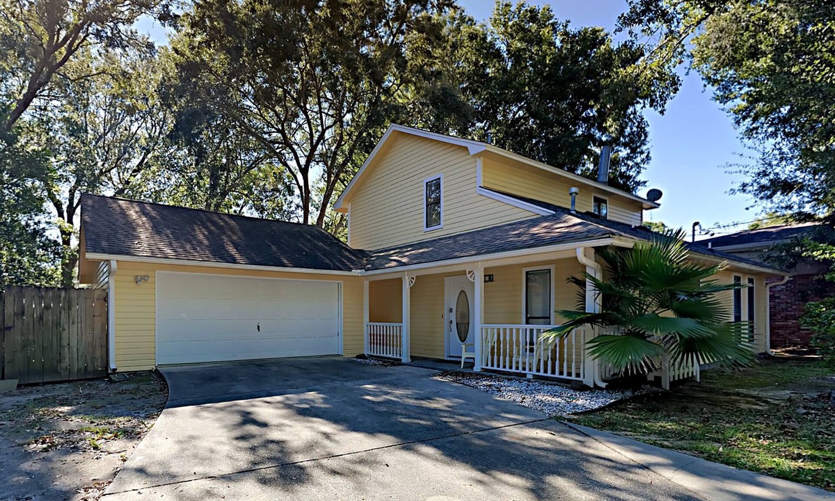 Pensacola House | Pet Friendly Beach House, Close to Beach with Fenced Yard