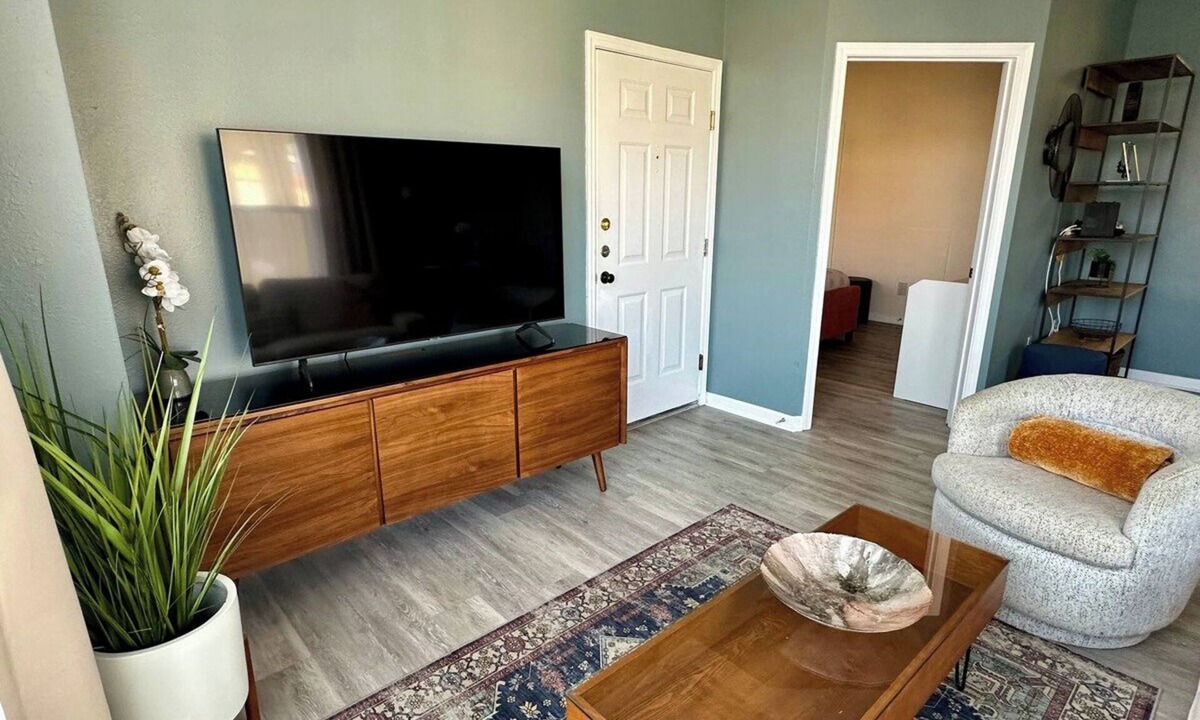 Seminole Apartment | PET Friendly Condo - POOL - BEACH 5 min