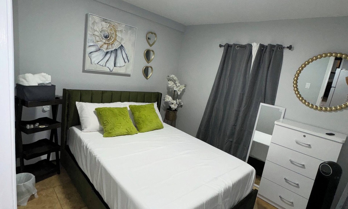 Central Islip Apartment | Pet-Friendly Cozy Stay .Free Street Parking + Fast WiFi .Near Airport & LIRR