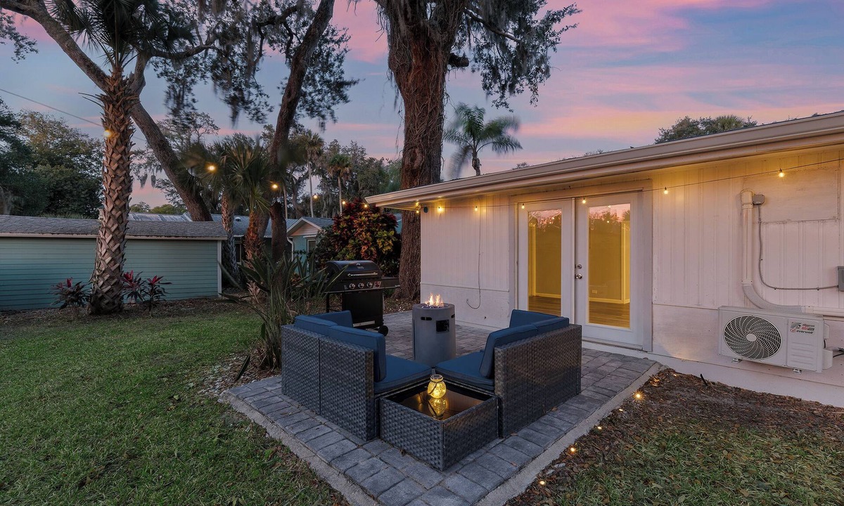 New Smyrna Beach House | 🏖️Pet Friendly | Great Location | Awesome Backyard | Happy Ours🏖️