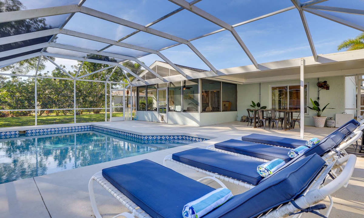 Shore Acre Heights House | Pet-Friendly Home w/Heated Pool in Bradenton