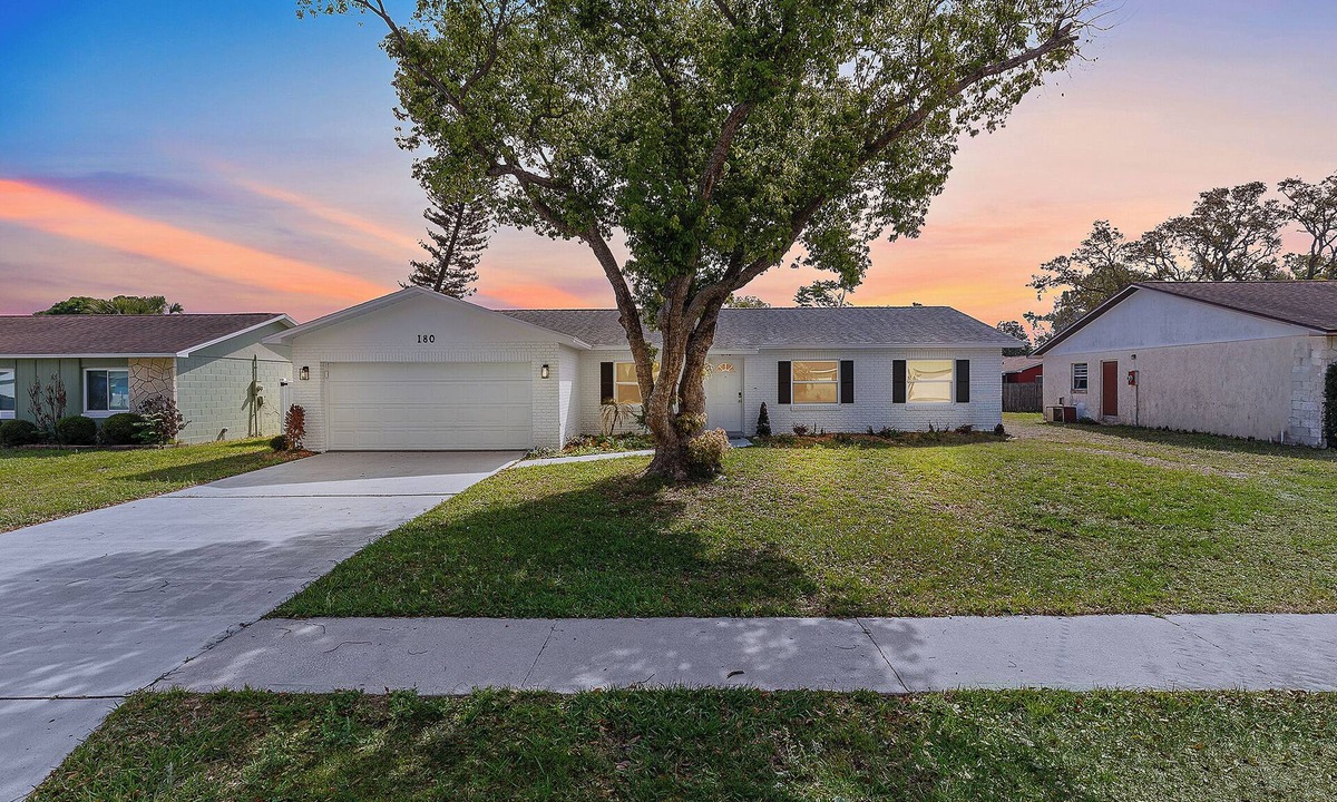 Port Orange House | ☀️Pet Friendly | One Level Home | Perfect for Bike Week | Orange Coast Getaway☀️