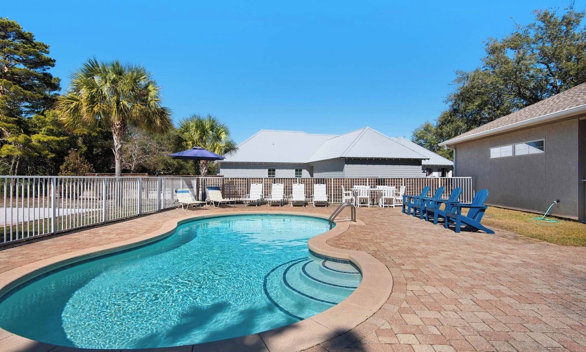 Gulf Pines House | Pet Friendly 🐾 Private Pool | 4 Bikes Included 🚲 Beach Retreat