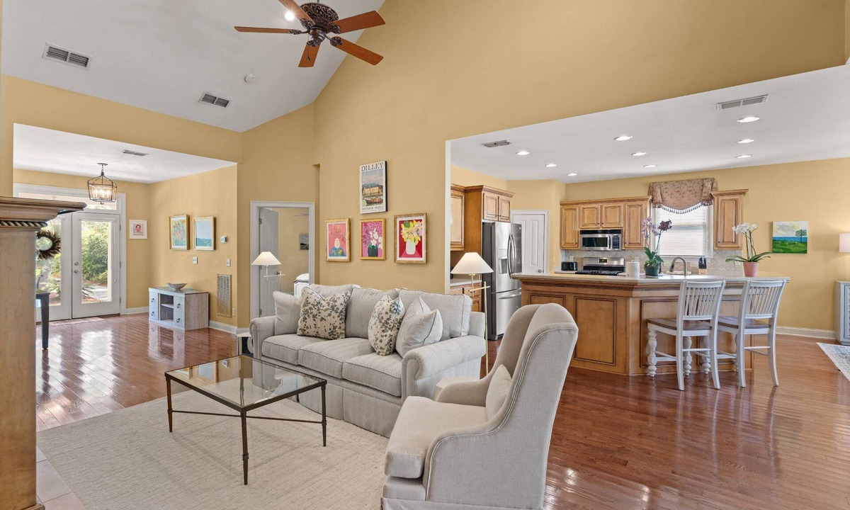 Saint Simons Heights House | Pet Friendly | Spacious Kitchen | Wine Fridge | Garage | Decks | Bonus Room | Fenced Backyard