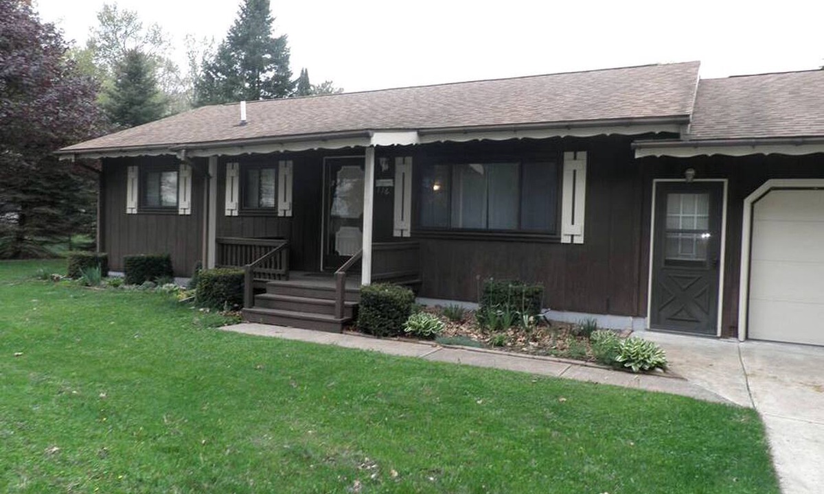 Cadillac Cabin | Pet-Friendly, Wonderful Waterfront Family Getaway Cabin with Private Access to Lake Mitchell & Lake Cadillac in Michigan