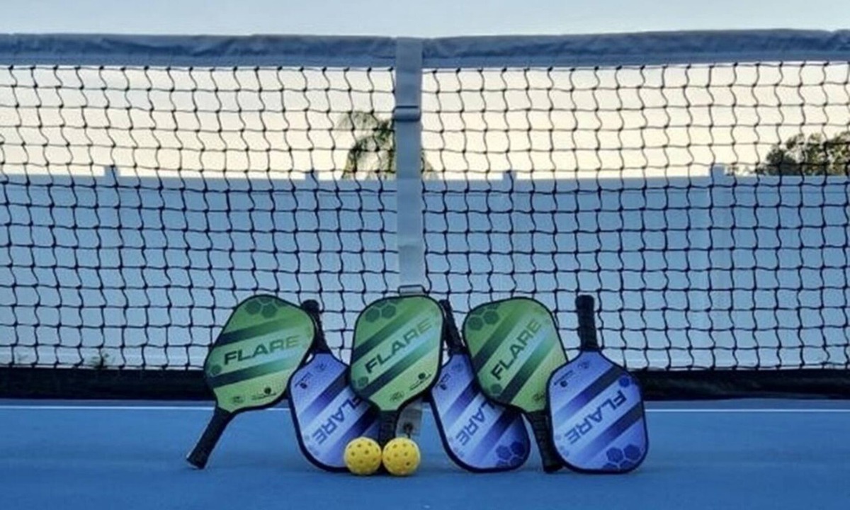 Madeira Beach House | Pickleball Paradise ! Movie Deck ! Beach 5 Min ! Full Kitchen