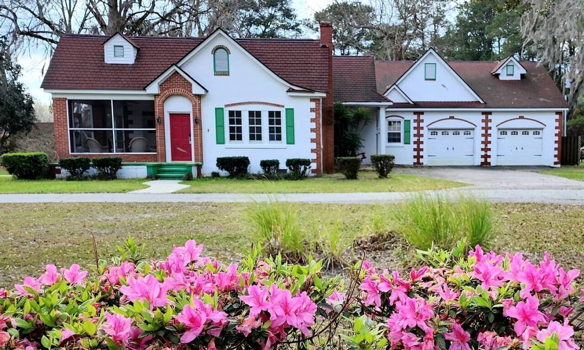 Midway Cottage | Picturesque Cottage with Pond Views Great for Family Getaways in Georgia