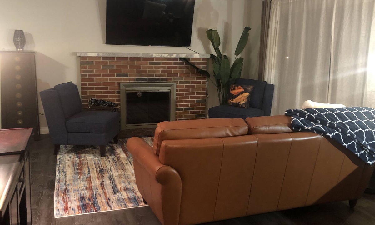 Grosse Pointe Apartment | Pied-a-terre of Peace 1 BR/1BA