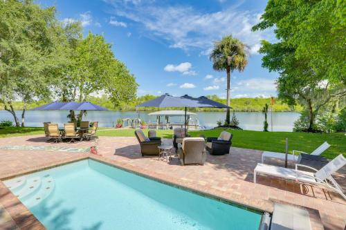 LaBelle Apartment | Pool & Hot Tub Access: Riverfront Florida Studio