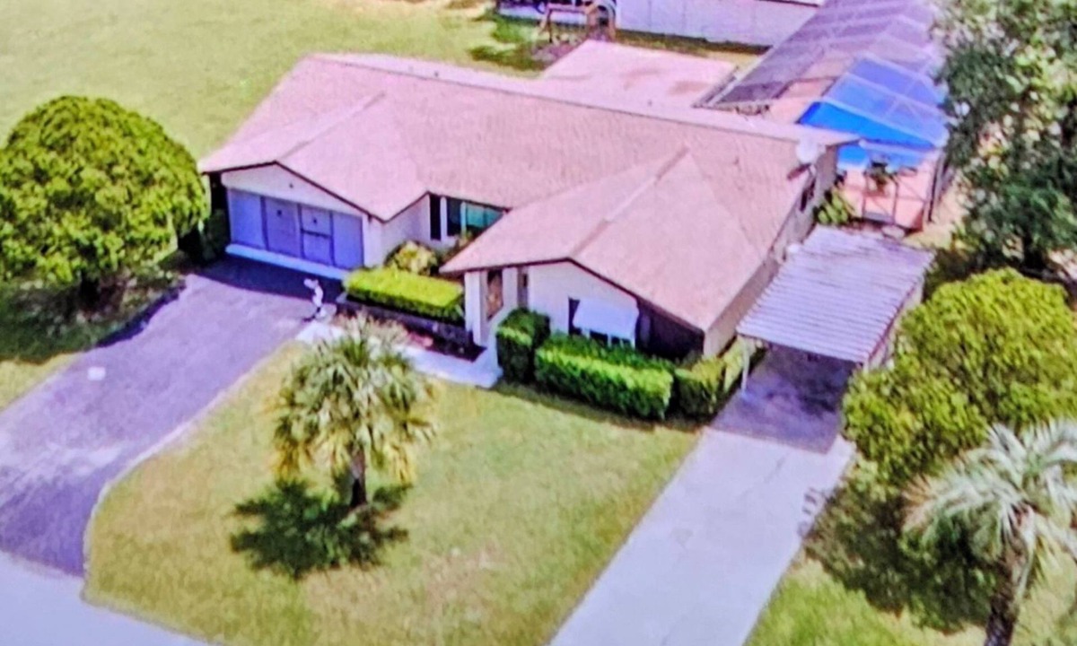 Dunnellon House | Pool house, 2-bedroom, 2 bath, next to Rainbow Springs, Dunnellon Fl
