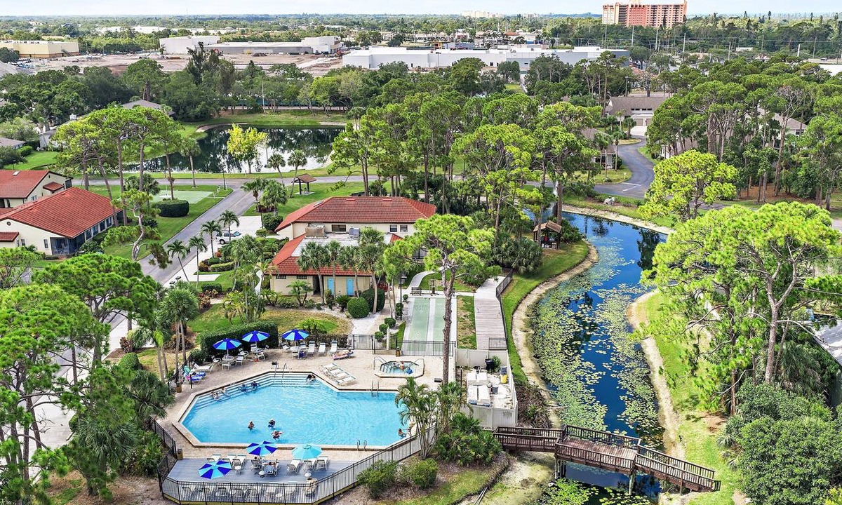 Sarasota Villa | Pool, Pickle Ball, Tennis, Minutes to Beaches
