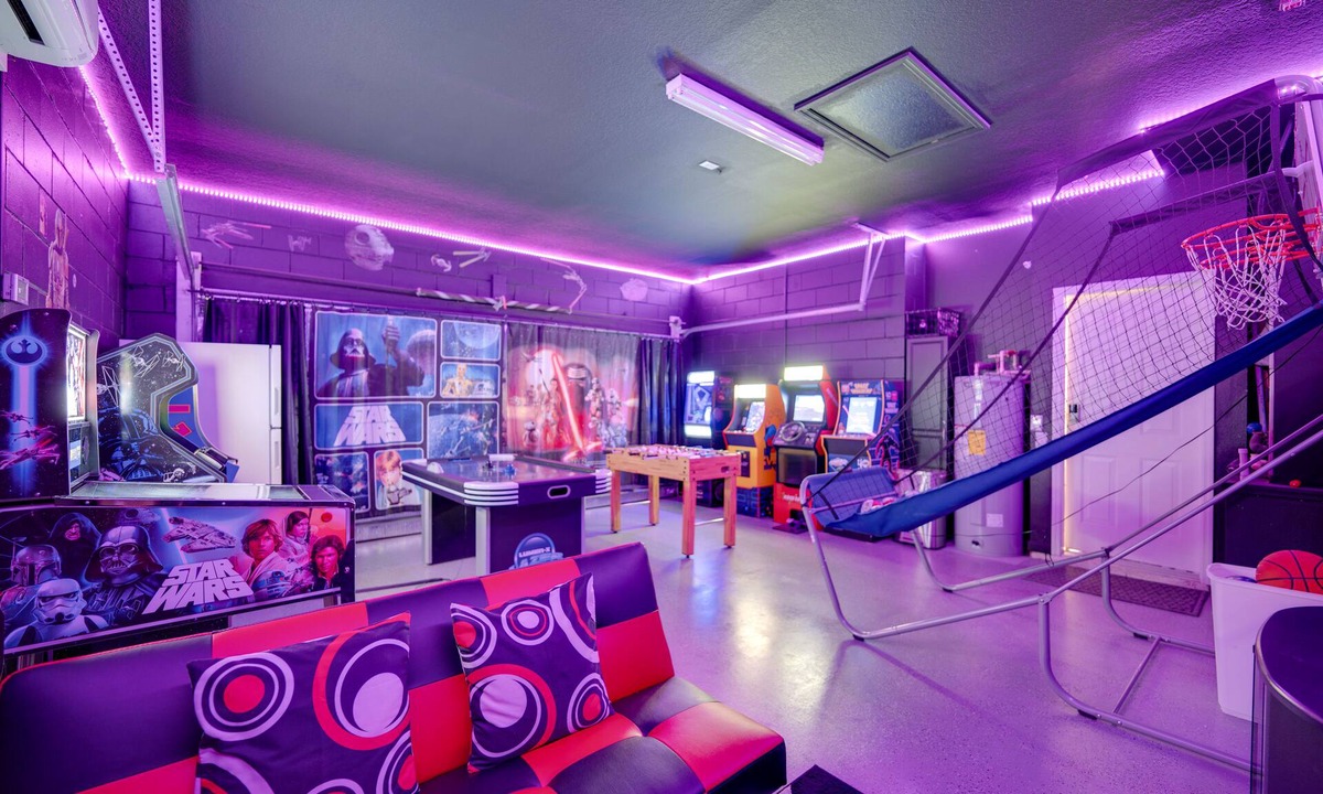 Windsor Palms House | Pool, Themed Rooms & Arcade: Disney Escape