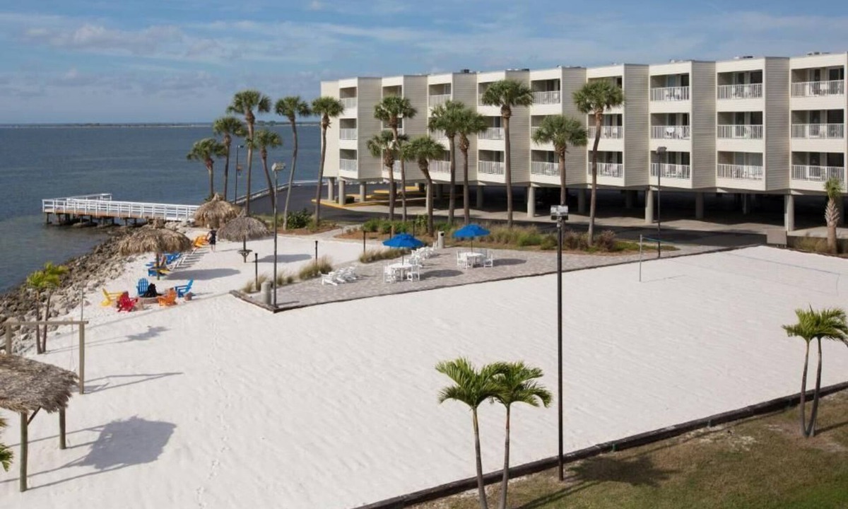 Rocky Point Condo | Pool View in Tampa Bay
