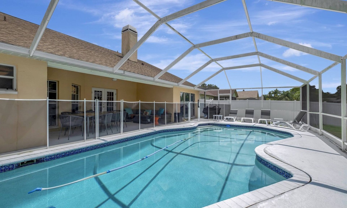 Boyette Springs House | Pool | Waterfront Lake | 12 PPL | Gorgeous