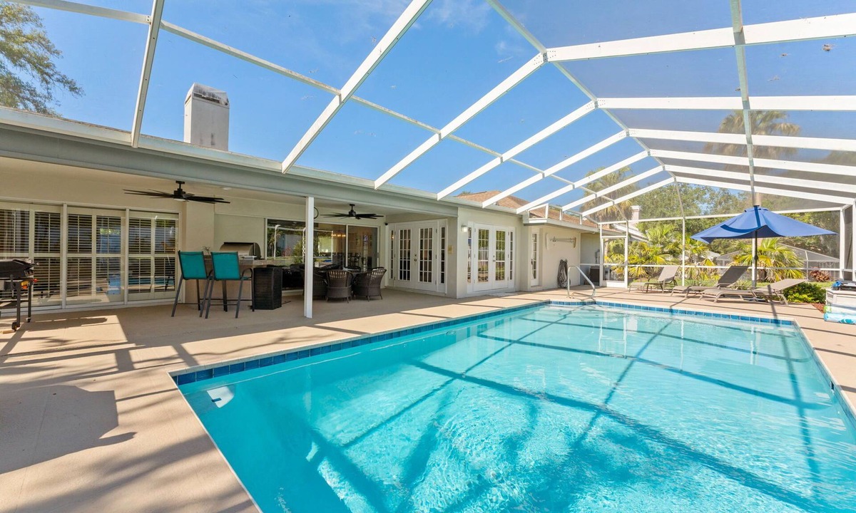 Palm Harbor House | Posh Palm Harbor Home w/Fireplace, Outdoor Firepit and Private Pool
