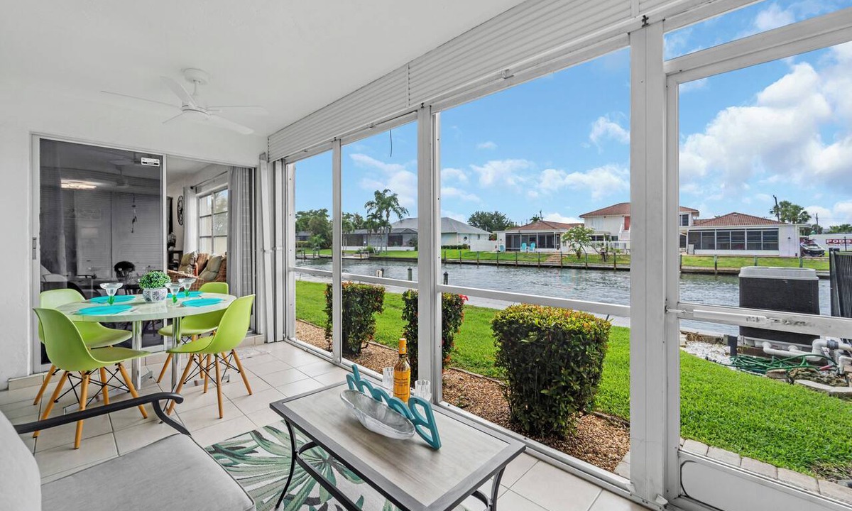Caloosahatchee Condo | Premier Waterfront Cape Coral Escape-Refreshing Pool & Sunset Views