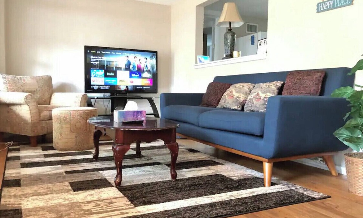 Lawsona - Fern Creek Apartment | Private 2/1 Apartment in Historic Downtown Duplex