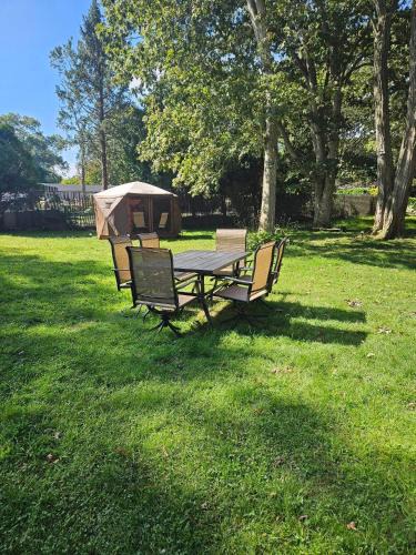 Baywood House | Private Area & Common Space Rooms In Bayshore