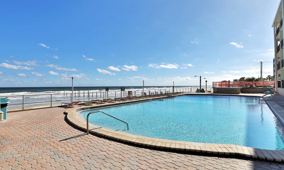Rogers Seabreeze Condo | Private Balcony, Oceanfront Pool, Walk to Boardwalk & Pier