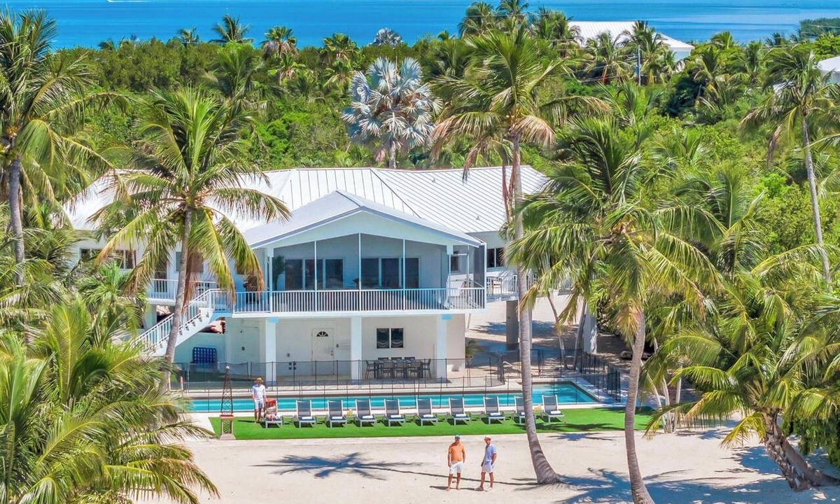 Lower Matecumbe Key Villa | PRIVATE BEACH /Heated Pool/Private Dock/Dolphin Key