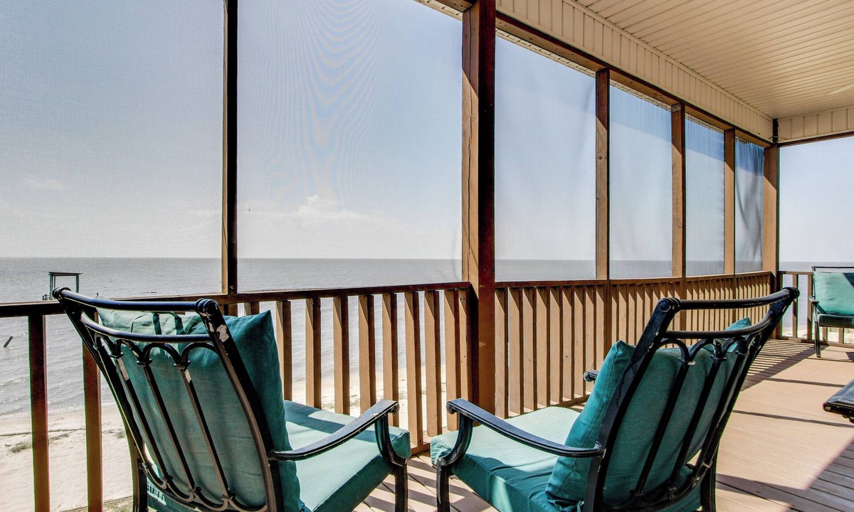 Ocean Springs Cottage | Private Beach & Views! Stilted Ocean Springs Home