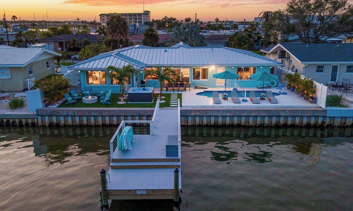 St. Petersburg - Clearwater House | Private Dock Pool Hot Tub Puttputt Games