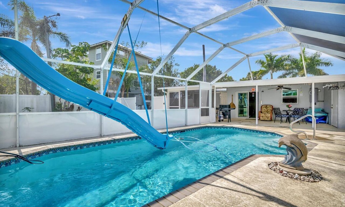 Alabama Grove Terrace House | Private Dock & Screened-in Pool | Free Boat Lift