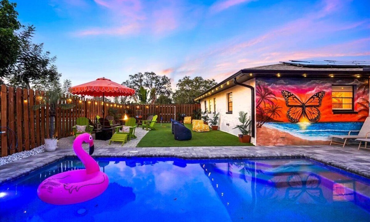 Whitfield House | Private Family Retreat |Heated Pool | Mini Golf | Game Room | Near IMG | Beaches