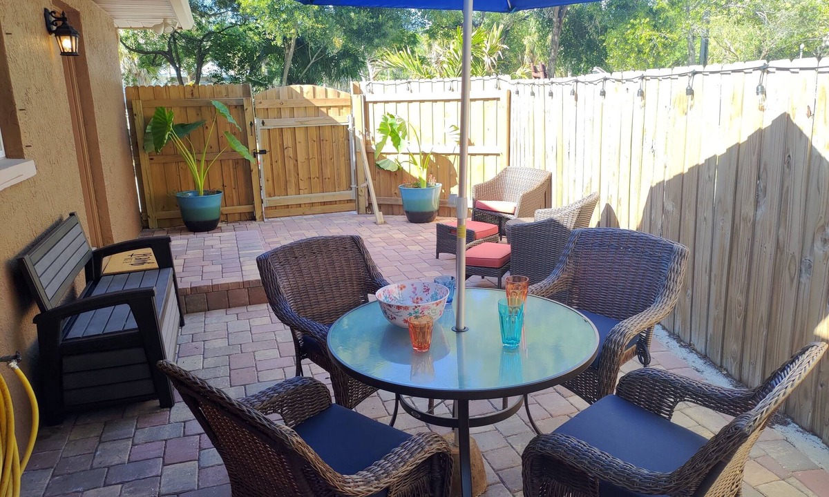 Seminole House | Private Guest house minutes from the Gulf beaches