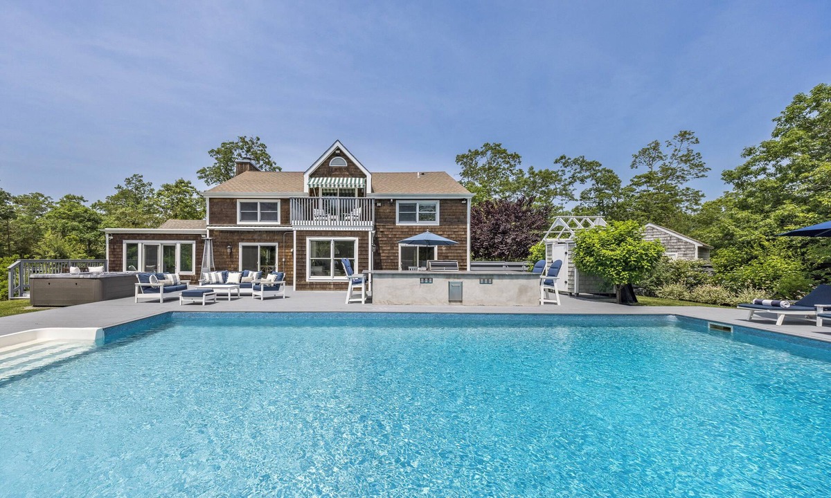 East Hampton House | Private Hamptons Oasis Pool, Hot Tub, Gym 3 acres