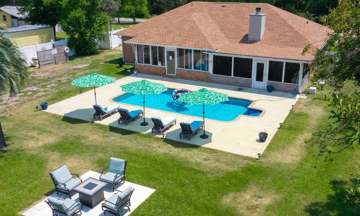 Ono Island House | Private Heated Pool|Boat Dock|Pet Friendly|Fenced Yard |Sun Room|Minutes to Beaches & NAS Pensacola