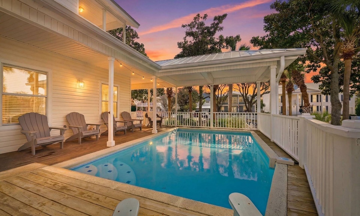 Crystal Beach House | Private Heated Pool - Free Golf Cart - 4 Min Walk to Beach -Crystal Beach