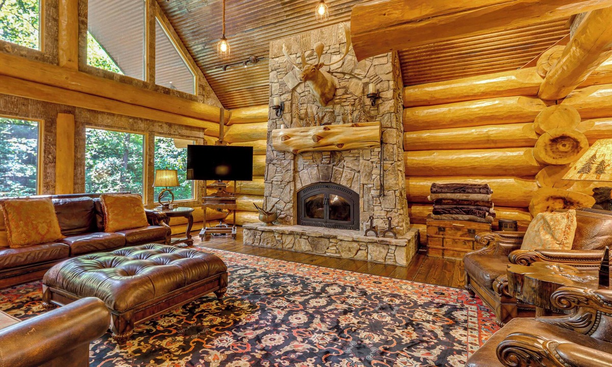 Ranger Cabin | Private Hot Tub & Home Theater: Ranger Log Cabin!