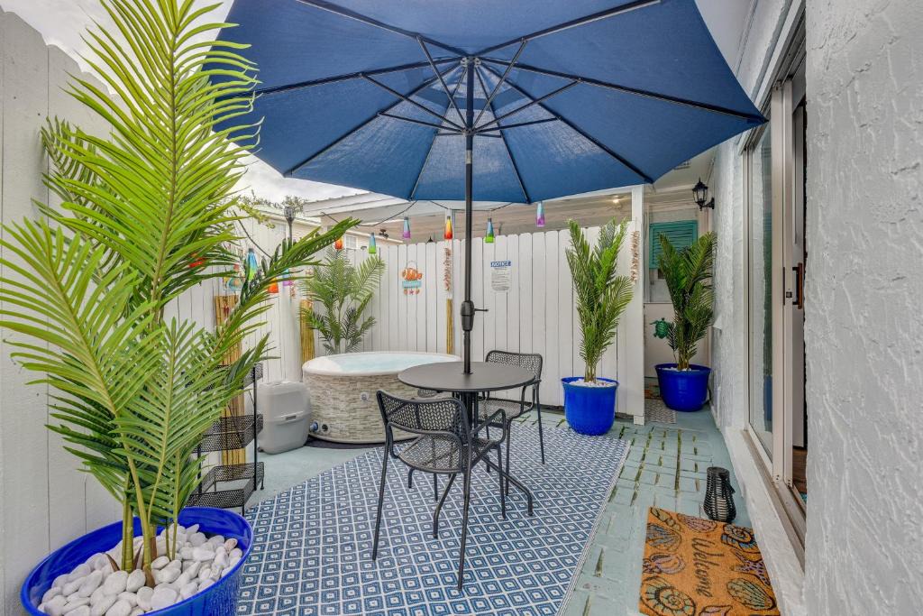 Ocean City Apartment | Private Hot Tub: Fort Walton Beach Bungalow!
