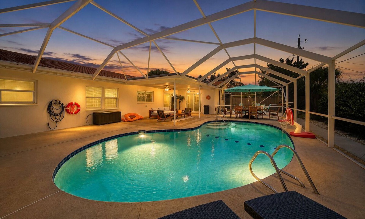 Venetian Way House | Private House - Pool, Firepit, Dog Friendly, Walk to Beach, FREE EV Charger