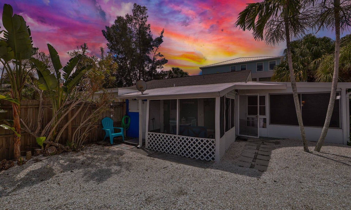 Indian Shores House | Private Newly remodeled Beach Bungalow - steps to Ocean, Pet-friendly, family.