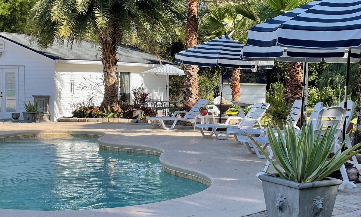 St. Augustine House | Private Oasis-Heated Pool-Sleeps 10 - Top Amenities-Pet friendly-cozy