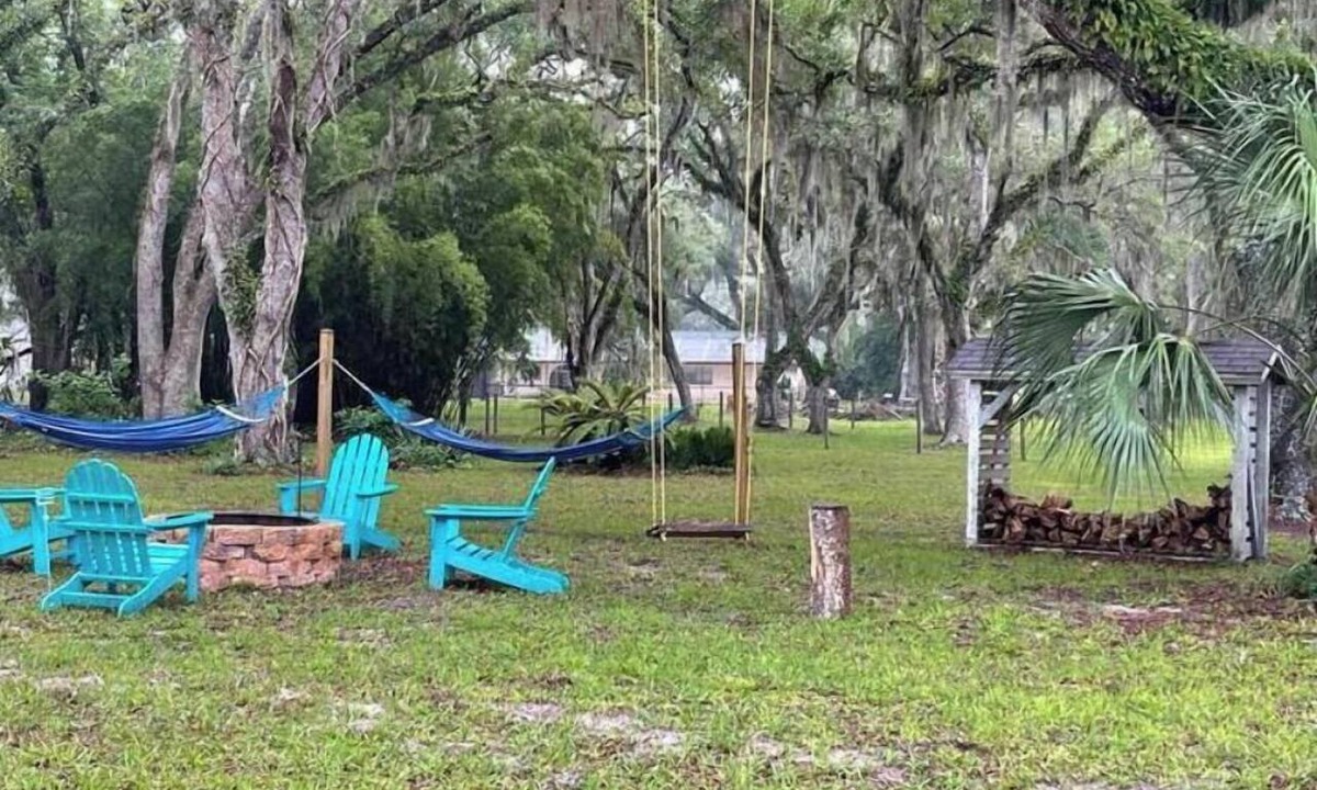 Crystal River House | Private Oasis.Near 3 Sisters Springs.Hot Tub.Game Room.RV-Boat Pkg.Pet Friendly
