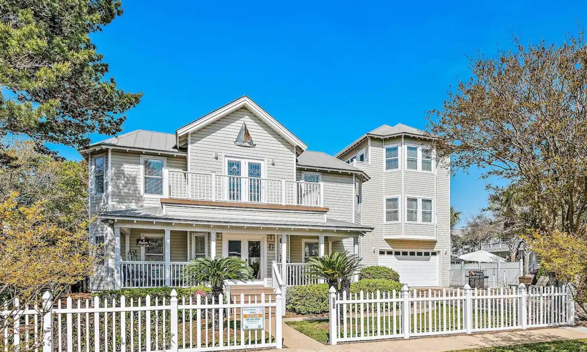 Crystal Beach House | Private Pool+ Hot Tub -Golf Cart -Block to Beach -Beach Chair Service -GameRoom