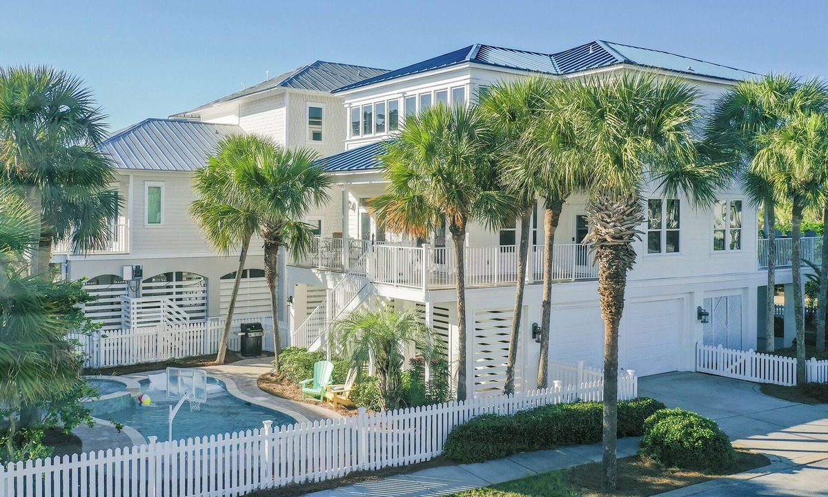 Holiday Isle House | Private Pool & Spa Walk to 2 Beaches