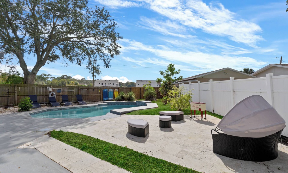 Pinellas Park House | Private Pool & Tiki Bar Near Madeira Beach