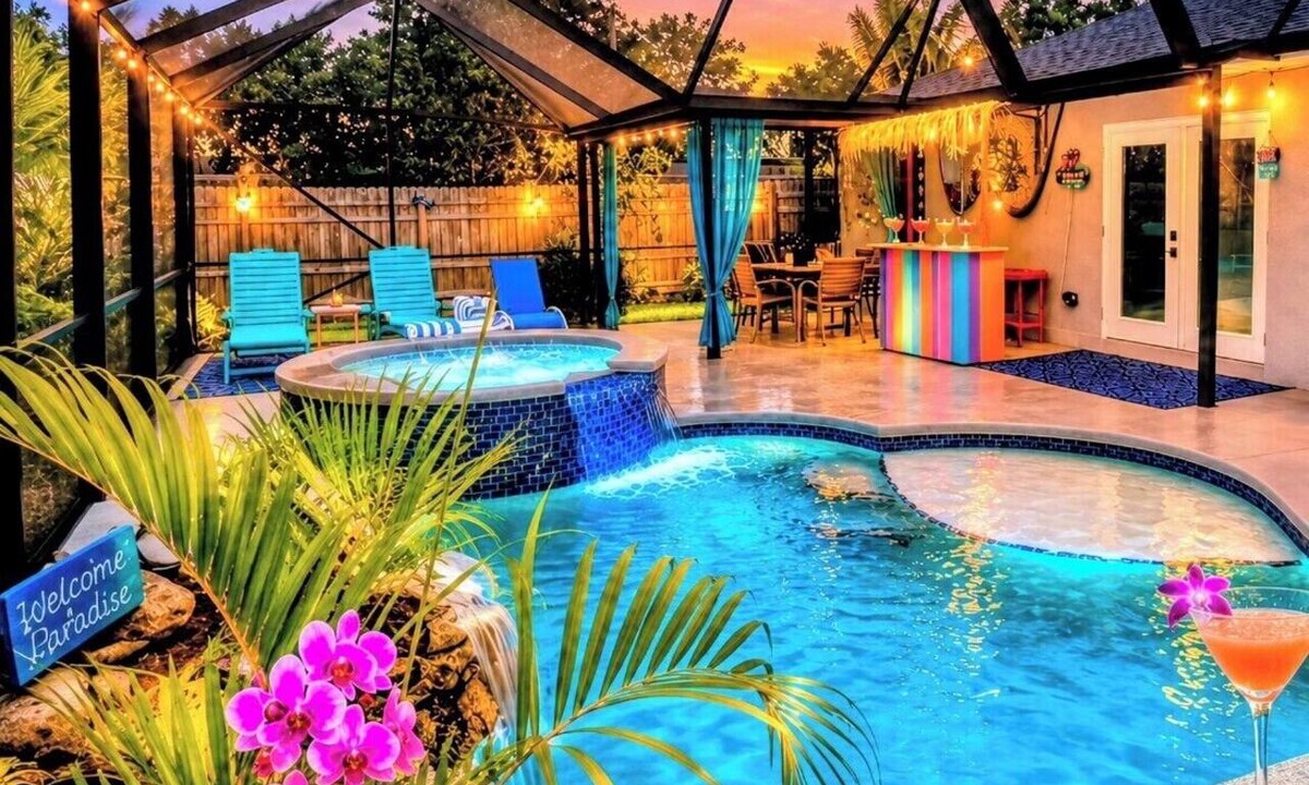 Vero Beach House | Private Resort Retreat Heated Pool, Spa & Tiki Bar Pets ok Beaches nearby
