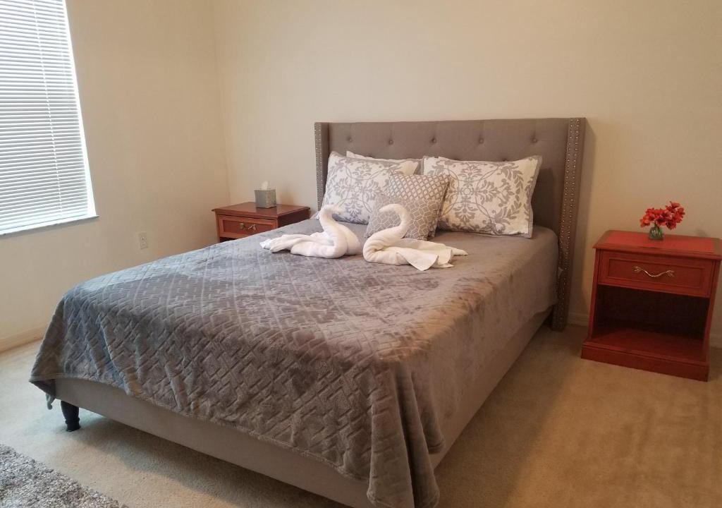 Greater Groves House | Private room close to Disney World