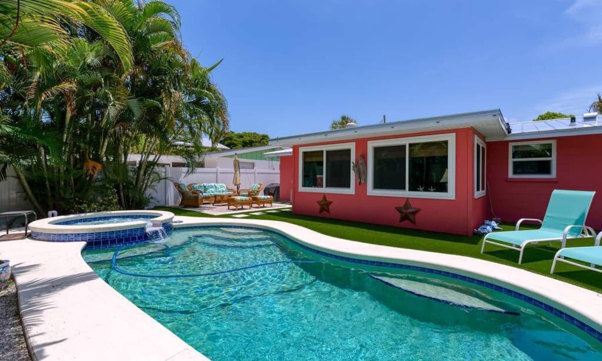 Anna Maria House | Private Salt Water Pool & Spa, WALK TO BEACH, near Bean Point, GROUND LEVEL.