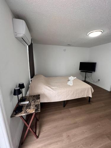 Timberlane Woodlake Apartment | Private Studio Suite with Independent Entrance & Parking